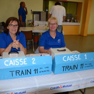 à la caisse  Edwige et Viviane